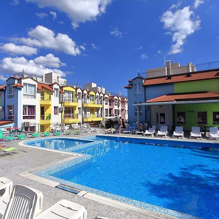 Private Apartment With Parking And Pool Balchik Esterno foto