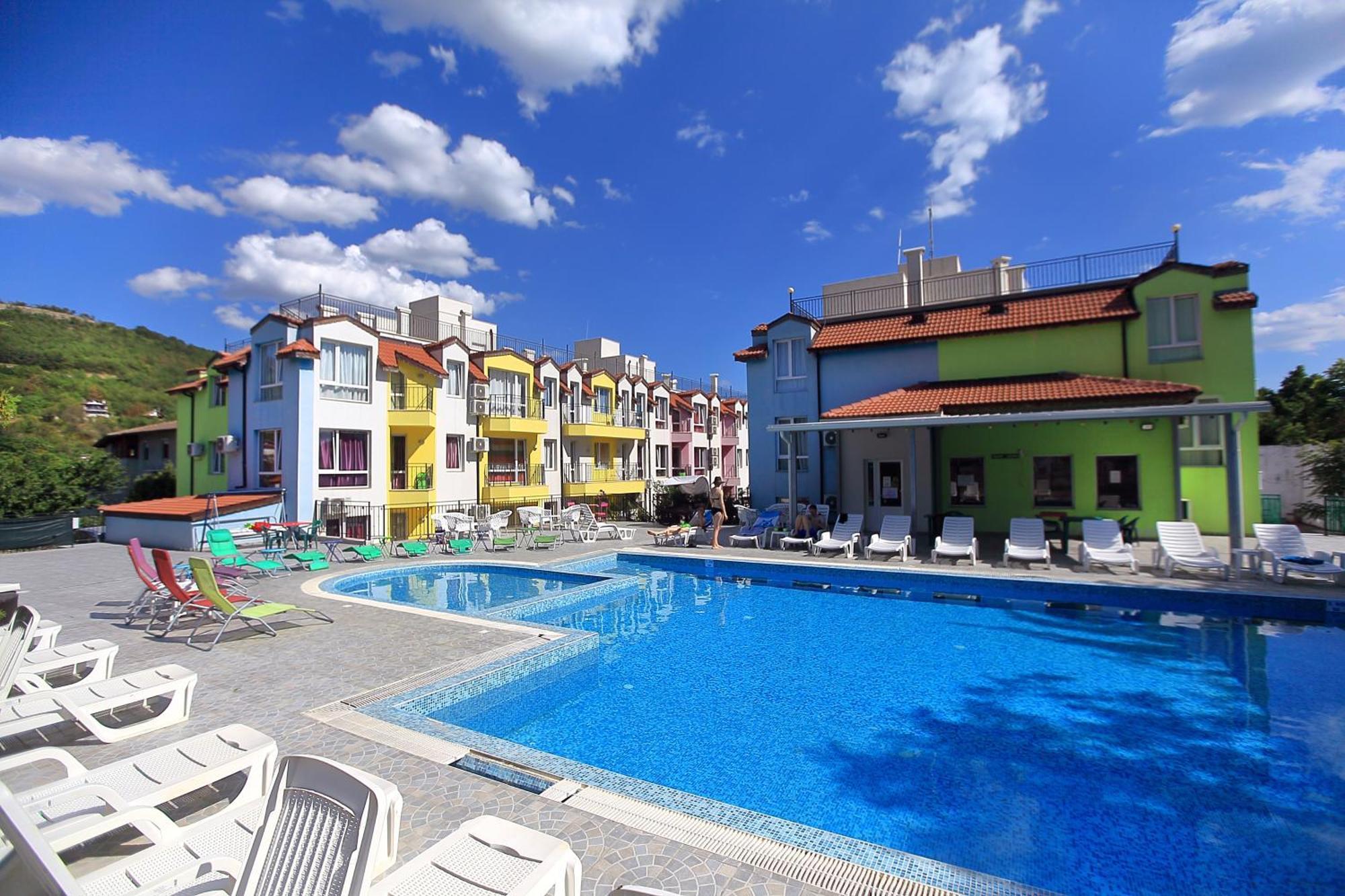 Private Apartment With Parking And Pool Balchik Esterno foto
