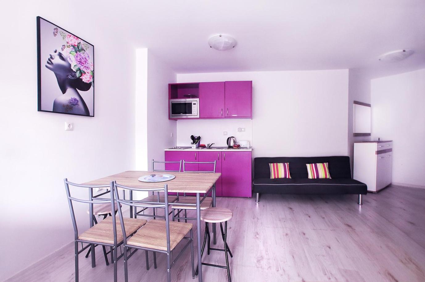 Private Apartment With Parking And Pool Balchik Esterno foto