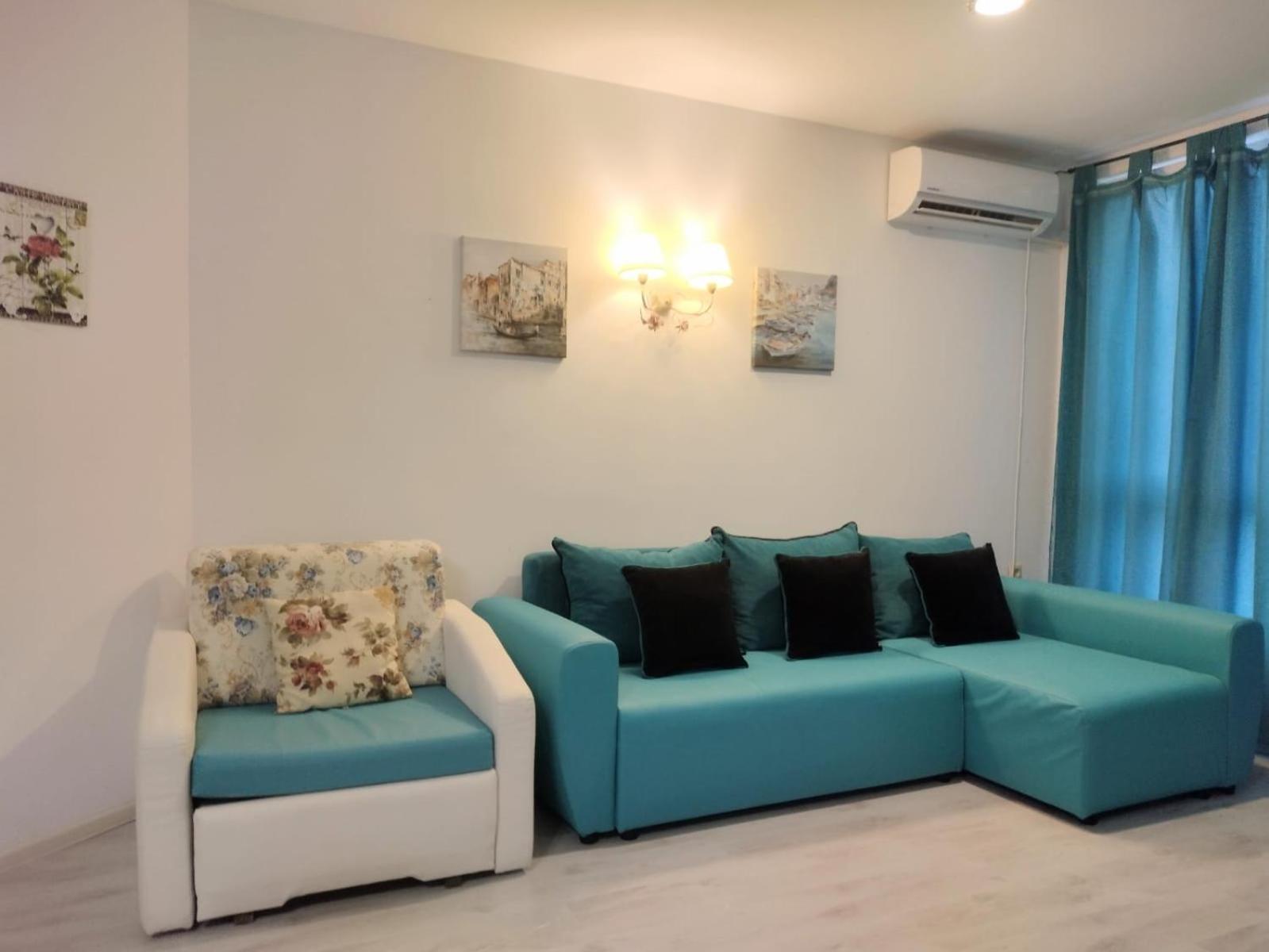 Private Apartment With Parking And Pool Balchik Esterno foto