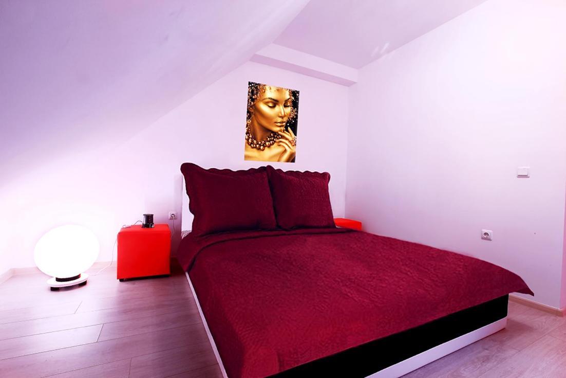 Private Apartment With Parking And Pool Balchik Esterno foto