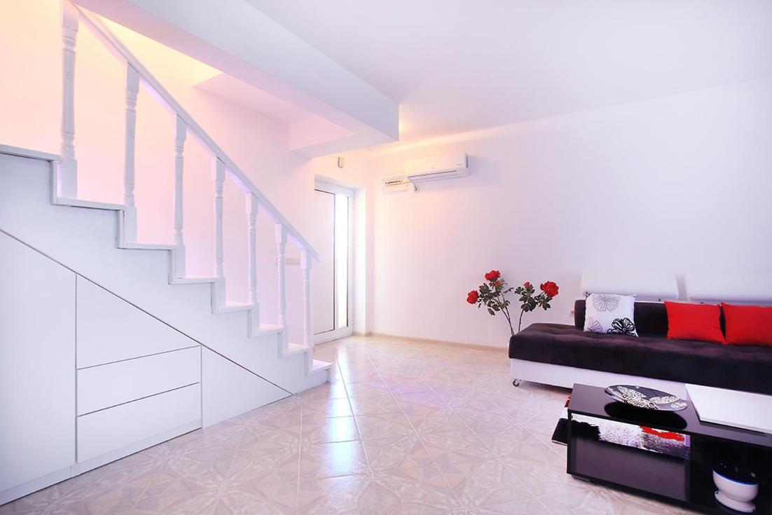 Private Apartment With Parking And Pool Balchik Esterno foto