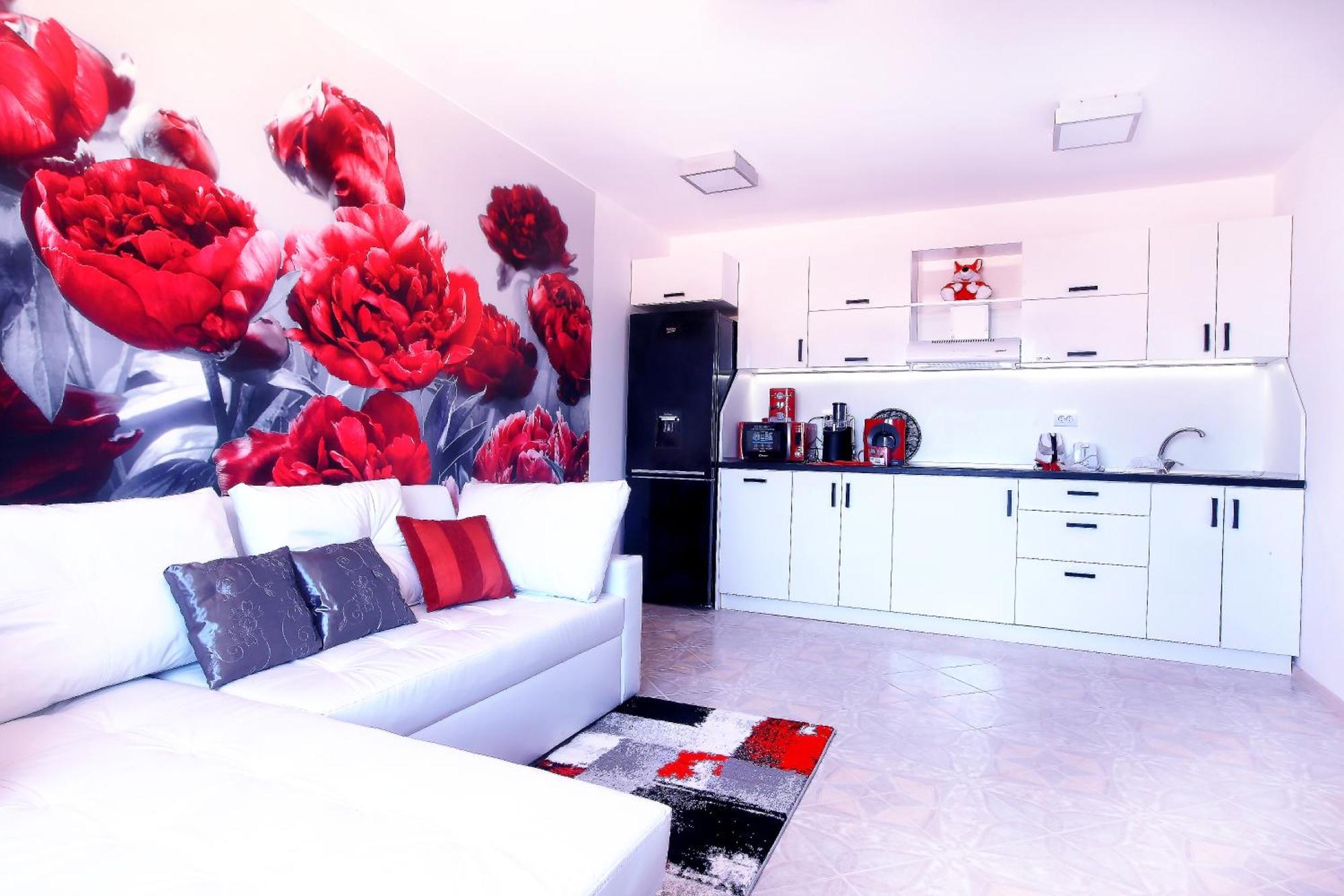 Private Apartment With Parking And Pool Balchik Esterno foto