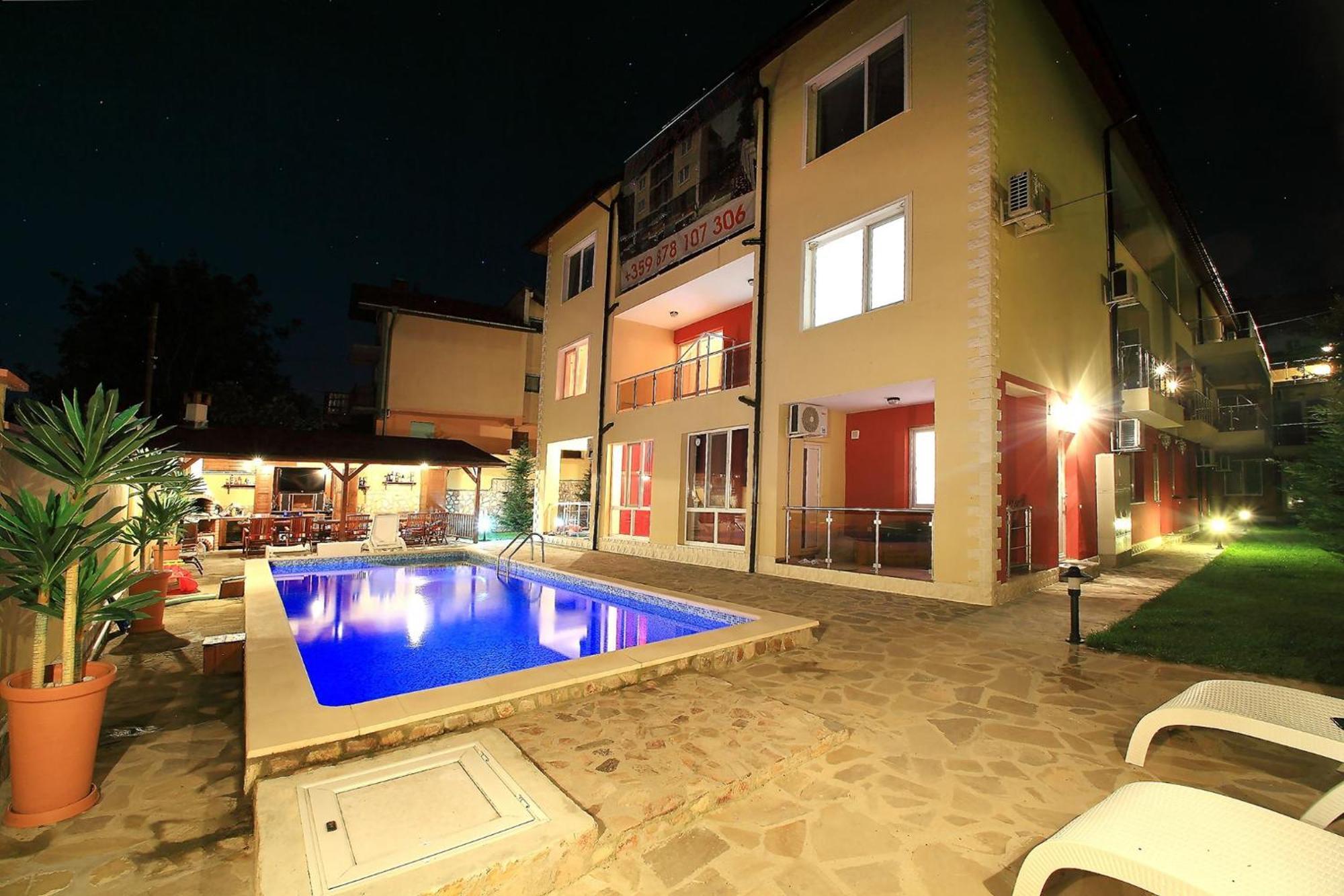 Private Apartment With Parking And Pool Balchik Esterno foto