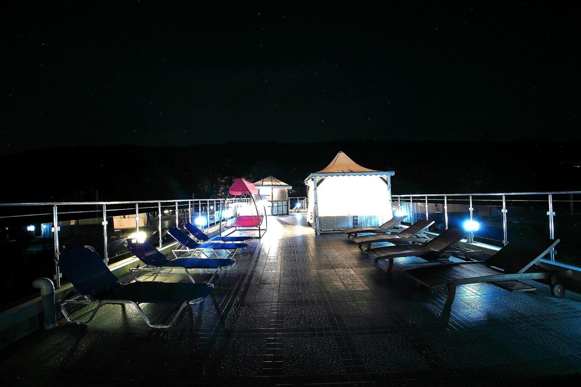 Private Apartment With Parking And Pool Balchik Esterno foto