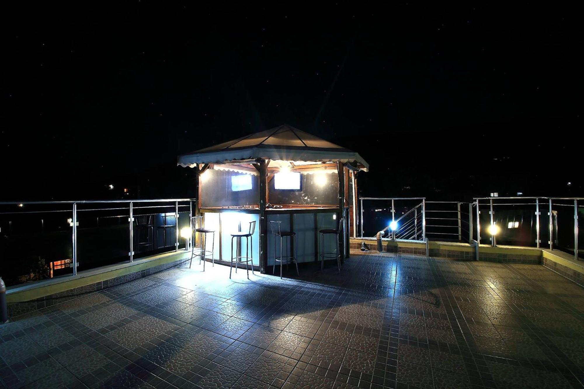Private Apartment With Parking And Pool Balchik Esterno foto