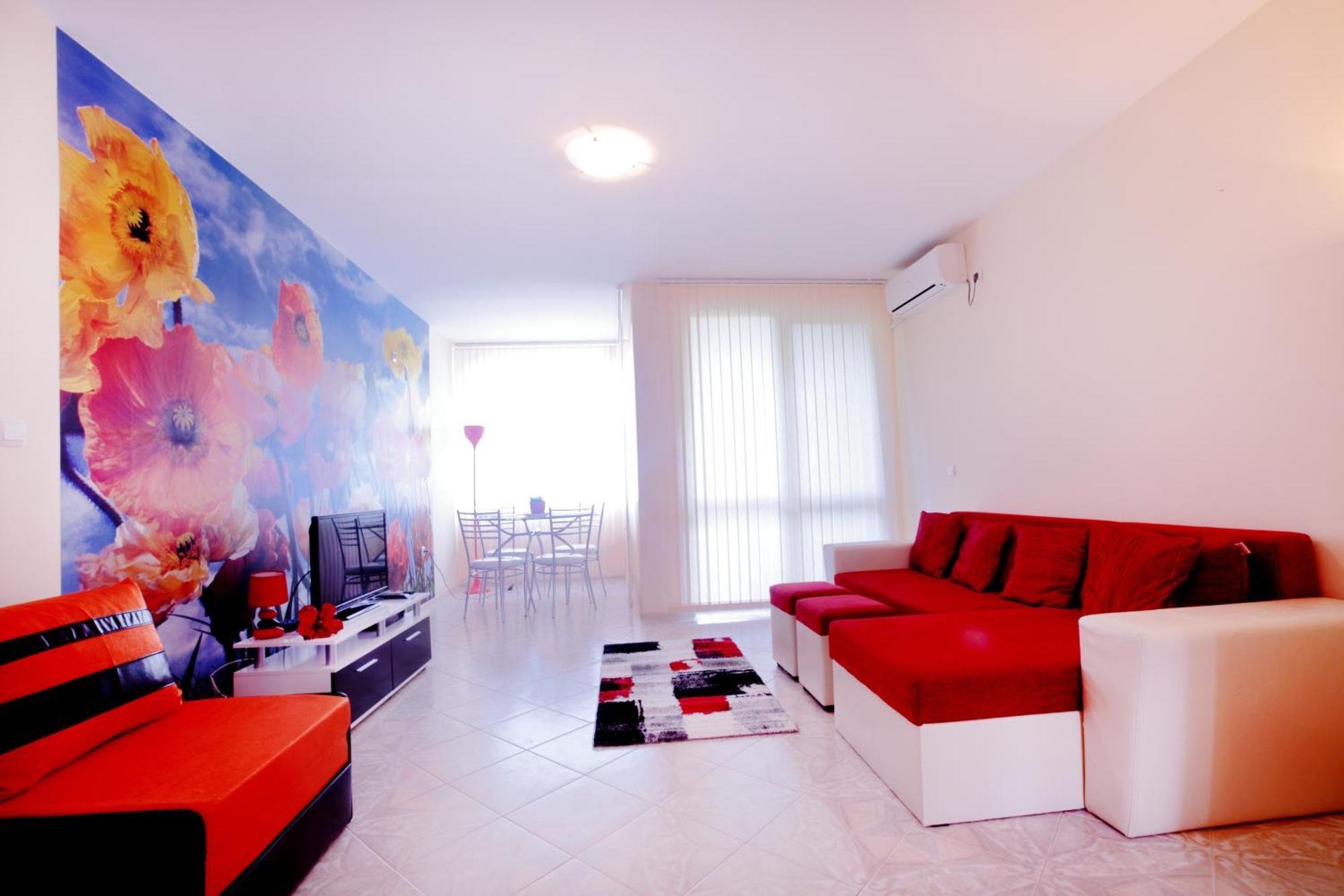 Private Apartment With Parking And Pool Balchik Esterno foto