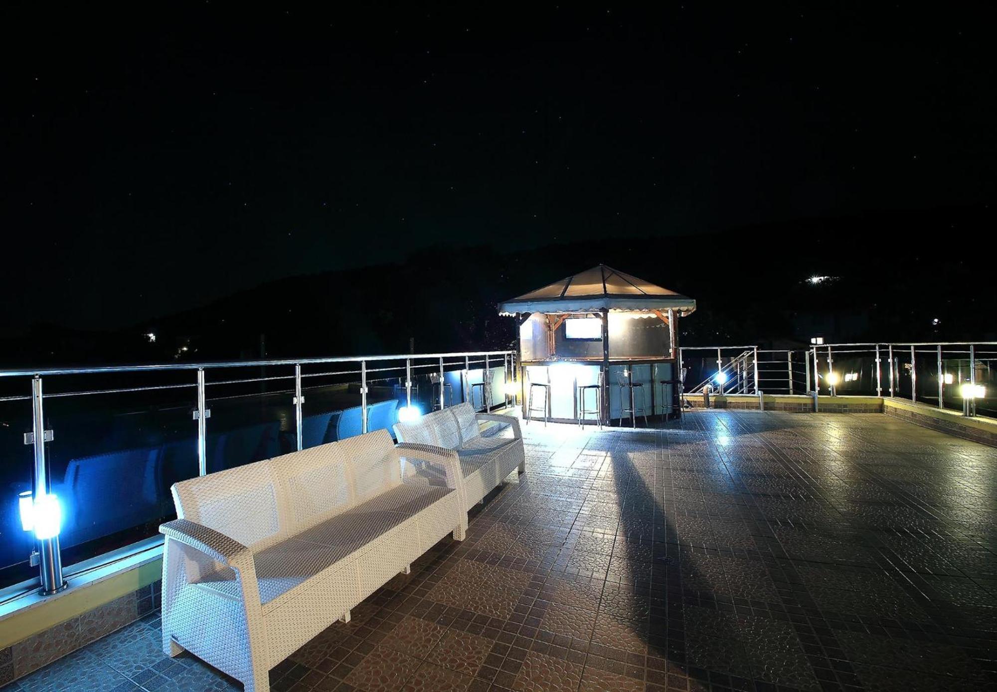 Private Apartment With Parking And Pool Balchik Esterno foto