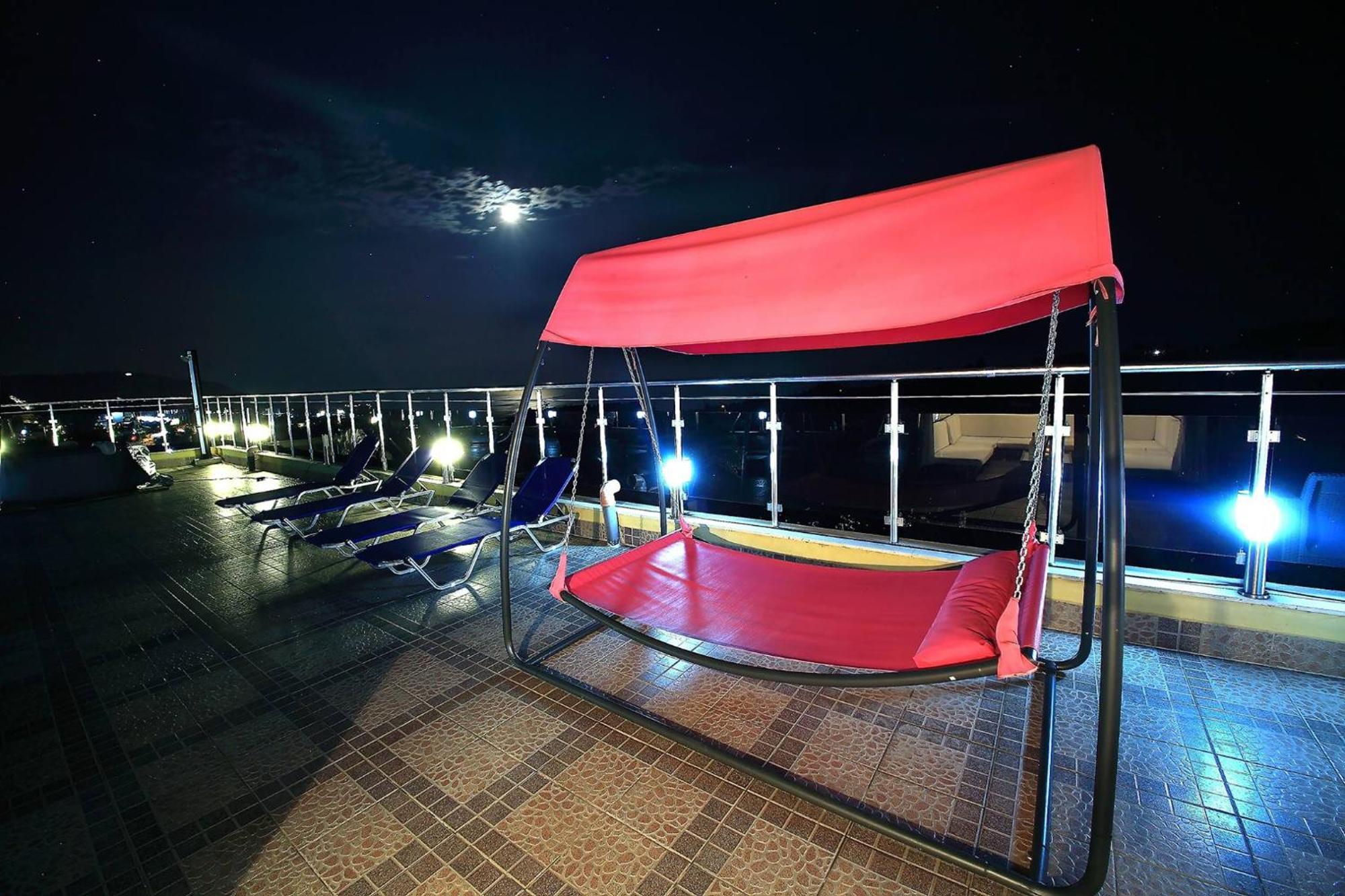 Private Apartment With Parking And Pool Balchik Esterno foto